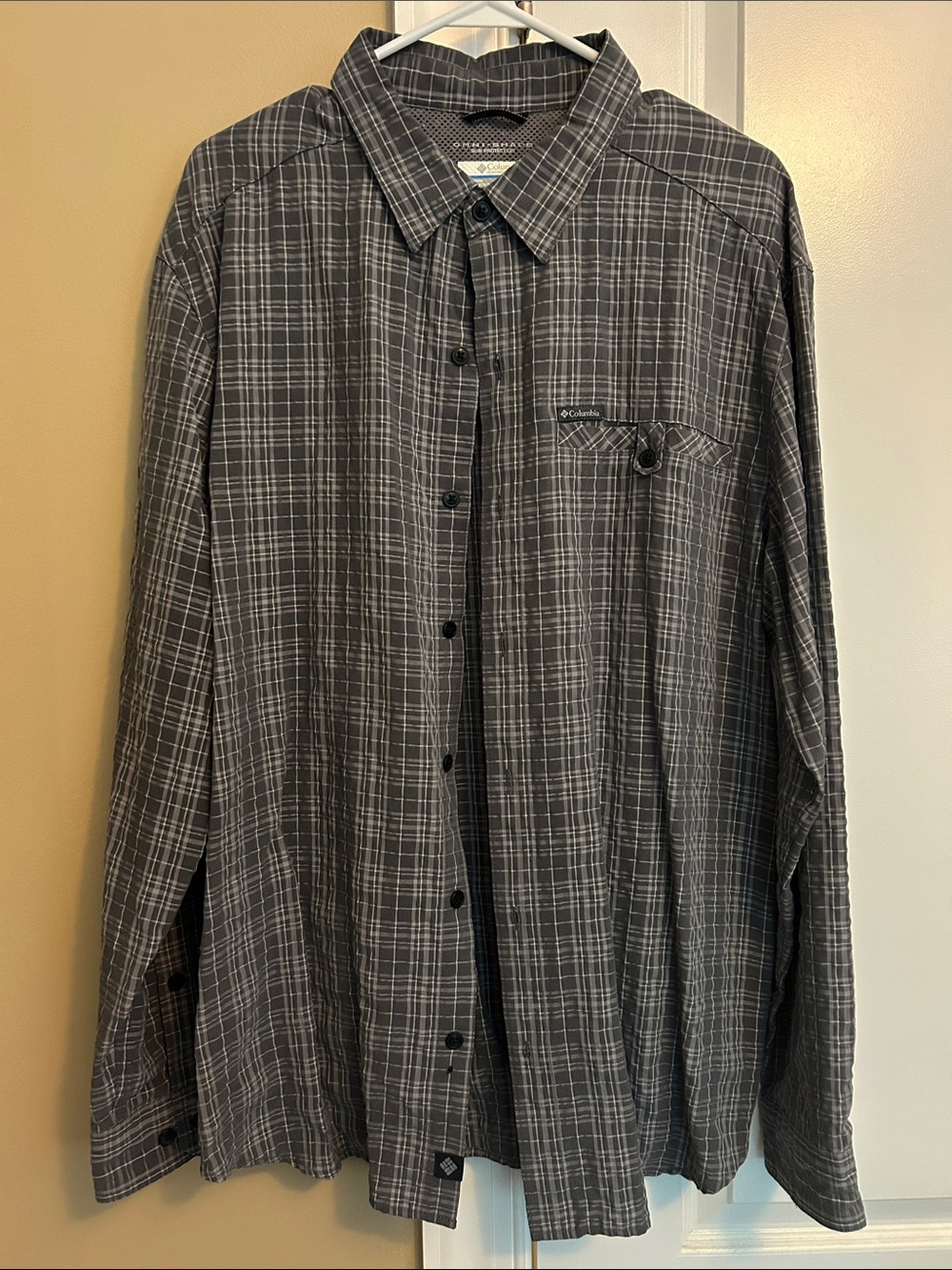 Columbia Men’s Gray Plaid Omni-Shade Short-Sleeve Button-Up Shirt